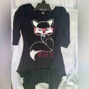 Long sleeve girl’s tee in excellent condition.